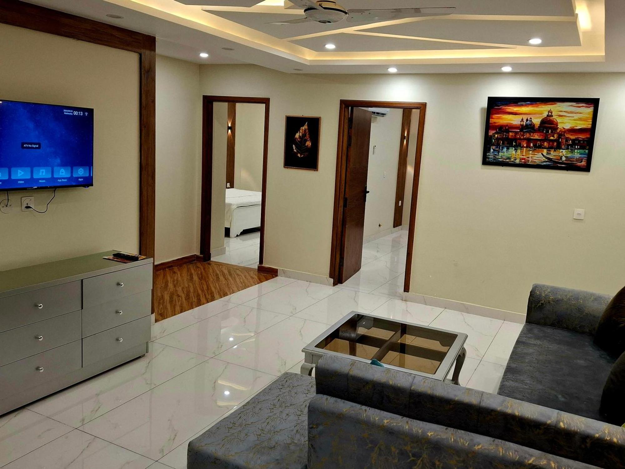 Royal Galaxy Hotel & Residence - Near Islamabad International Airport & Motorway Exterior foto