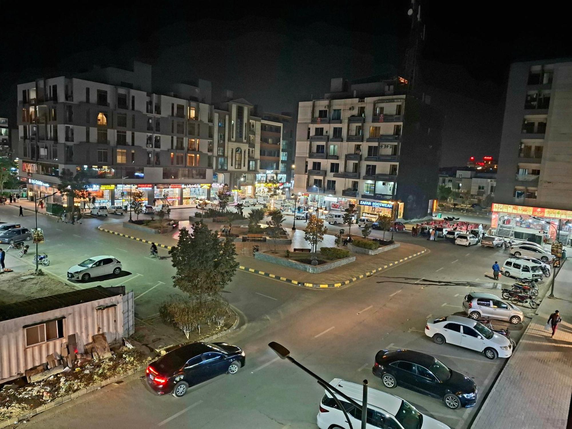 Royal Galaxy Hotel & Residence - Near Islamabad International Airport & Motorway Exterior foto